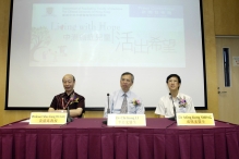 From left:
Professor Shao Liang Huang, Department of Paediatrics, The 2nd Affiliated Hospital, Sun Yat-Sen University
Dr Chi Kong Li, Honorary Clinical Professor, Department of Paediatrics, CUHK
Dr Ming Kong Shing, Honorary Clinical Assistant Professor, Department of Paediatrics, CUHK