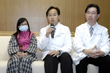 (From left) Miss Yuen, Crohn’s disease sufferer; Prof. Justin Che Yuen WU, Professor, Department of Medicine and Therapeutics, CUHK; and Prof. Simon Siu Man NG, Professor, Division of Colorectal Surgery, Department of Surgery, CUHK