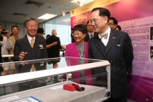 Professor Kao sees the exhibits in delight