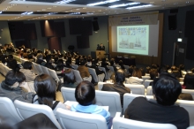 The lecture attracts over a hundred guests