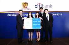 Graduates of the course present a thank you card to Citibank