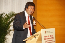 Prof. Joseph J.Y. Sung gives a speech.