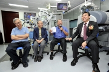 (from left) Mr Tse, Mr Wong and Mr Lee share their experiences before and after the robotic-assisted surgery. Sitting next to them is Professor Sidney Kam Hung YIP, Head of Division of Urology, Department of Surgery, CUHK