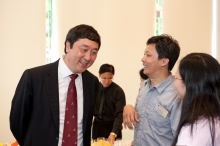 Professor Sung has a pleasant conversation with representatives of CUHK Employees General Union