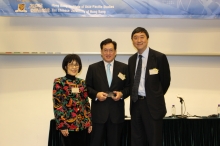 Prof. Joseph Sung, CUHK Vice-Chancellor and Prof. Fanny Cheung, HKIAPS Director present a souvenir to Dr. York Chow, Secretary for Food and Health, HKSARG