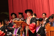 The Honourable Mr. Justice Chan Siu Oi Patrick delivering an address