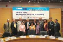 Ms. Maria Kwan, Director-General of the Department of Trade and Industry, HKSAR Government (left, front row); Dr. Masahiro Kawai, Dean of the Asian Development Bank Institute; Dr. Charles E. Morrison, President of the East-West Center in Hawaii and Co-Chair of PECC; Sir James Mirrlees, Distinguished Professor-at-Large and Master of Morningside College, CUHK and 1996 Nobel Laureate in Economic Sciences (left 1-3, back row), officiate at the opening ceremony and take a group photo with other guest speakers.