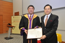 Prof. Joseph JY Sung presents a certificate of appreciation to Mr. Edwin Leong, donor of Henry G Leong Professorship