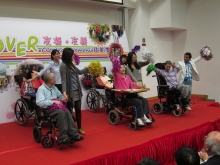 Some developmentally disabled service clients perform wheelchair dance along with CUHK students during the ceremony.