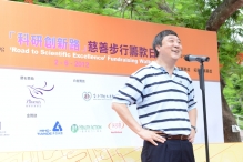 Prof. Joseph J. Y. Sung, Vice-Chancellor, CUHK, is pleased to see the enthusiastic support from the community.