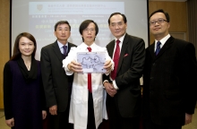 Professor Simon Chun Ho YU and representatives from collaborating medical centres