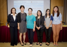 (From left) Mrs. Mabel Lee, Board Member, Simon K Y Lee Elderly Fund; Prof. Linda Lam, Chairman, Department of Psychiatry, CUHK Faculty of Medicine; Ms. Hung Yau Mui, the participant; Ms. Joe Wong, District Supervisor (Elderly Service), Baptist Oi Kwan Social Service; and representatives from two NGOs.