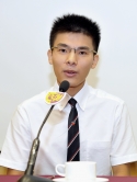 Mr. Henry Arthur Poon is impressed with the one-to-one mentorship scheme of the Global Physician-Leadership Stream that students can consult their assigned professors with respects to their academic studies and personal development.