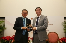 Prof. Joseph Sung, Vice-Chancellor of CUHK (right) presents a CUHK 50th anniversary souvenir to Prof. Leo Lee.