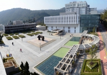 The landscape and structures of the University Piazza have been conserved after the library expansion.