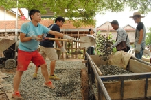 11 CUHK students build an overhead platform to hold toilet facilities for a primary school in Cambodia.