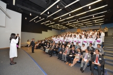 The Chinese medical students take the oath to uphold the highest professionalism as Chinese medicine practitioner under the witness of guests, parents, friends and teachers.