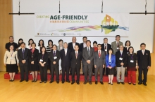 The attending guests pose for a group photo at the launch conference.