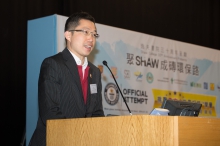 Dr Dexter Leung, President of Shaw College Alumni Association delivers an address