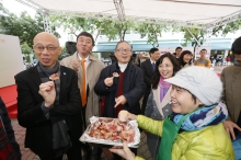 Mr. K.S. Wong and Prof. Joseph Sung enjoy food made from leftover ingredients.