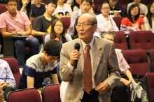 Dr. Lee Shiu responds to Professor Sung’s speech.