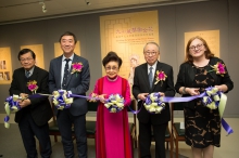 (From left) Prof. Leung Yuen Sang, Dean of the Faculty of Arts, CUHK; Prof. Joseph J.Y. Sung, Vice-Chancellor and President of CUHK; Dr. Pak Suet Sin, Chairwoman of the Yam Pak Charitable Foundation; Dr. David Chan Pui Wai, Vice-Chairman of the Foundation; and Ms. Louise Jones, University Librarian, officiate at the ribbon-cutting ceremony for the exhibition.