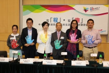 (From right) Mr. Steven Lee, teacher of Heep Yunn School; Dr. Sarah Luk, Professional Consultant, Department of Educational Psychology, CUHK; Prof. Alvin Leung, Dean of Faculty of Education, CUHK; Ms. Winnie Ying, Executive Manager (Charities), HKJC; Mr. Paul Lau, teacher of ECF Saint Too Canaan College; Miss Leung Kwan-ting, Form 5 student of ECF Saint Too Canaan College.