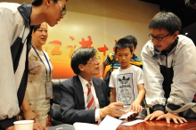 Professor Young interacts with students after the lecture.