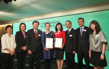 CUHK members join Prof. Benjamin W. Wah, Provost in congratulating Prof. Emily Chan and Prof. Suzanne So.