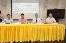 From left) Prof. Wong Ching-ping, Prof. Minghua Chen, Prof. Chiu Dah-ming and Prof. Yam Yeung introduce the research results of the &quot;Smart Solar Energy Harvesting, Storage, and Utilization&quot; project.