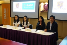 (From right) Prof To Ngai, Department of Chemistry, CUHK and Ms. Daisy Lam, BASF, introduce the Experiment Challenge, while Clara Hui and Tiffany Wai share their experience in the competition.