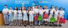 A group photo of all winners and the judges of the 2017 Kids’ Lab Experiment Challenge.