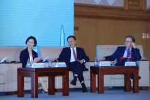 Professor Wong Suk-ying, Associate Vice-President of CUHK (1st left) speaks at the thematic session "Philanthropy in the Greater Bay Area and Talent Nurturing".