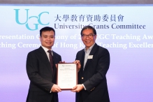 Prof. Darwin Lau receives the award certificate from Mr. Carlson Tong, Chairman of UGC.