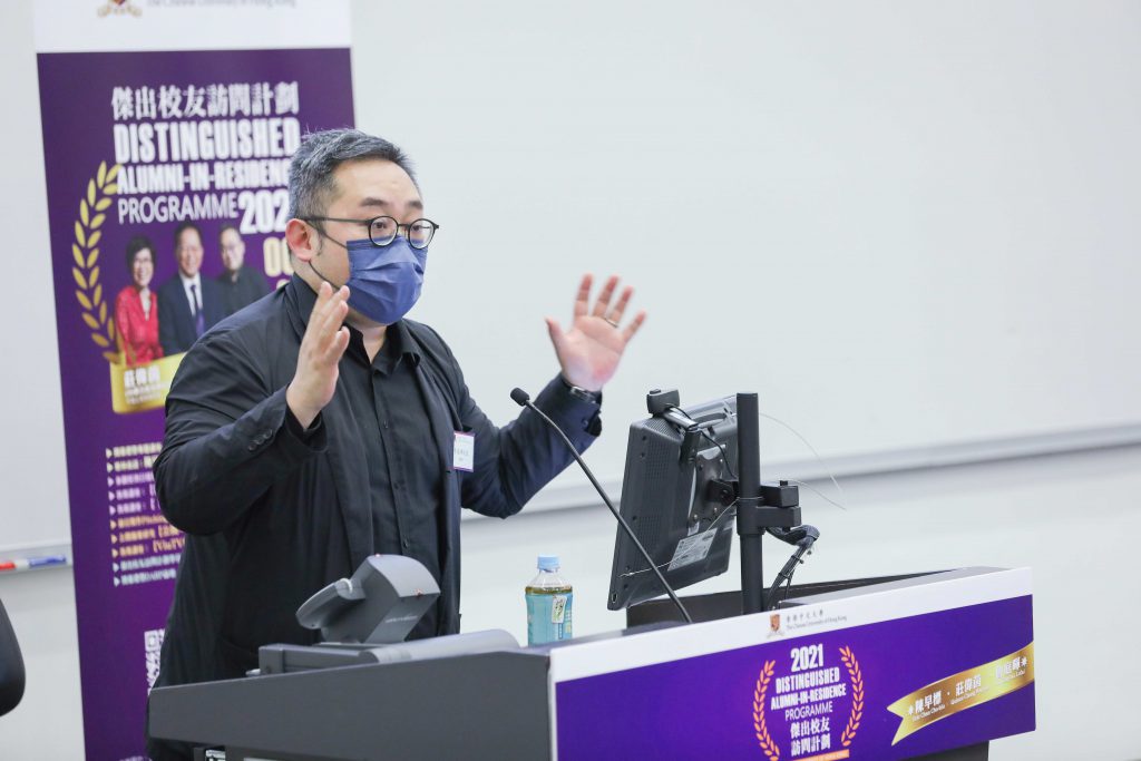 Mr. Lo Ting-fai delivers a keynote speech at the guest lecture on the theme of “Mirror and Error Phenomenon: From the Views of ViuTV Commander in Chief and the Creativity underneath TV Channel Operations”.