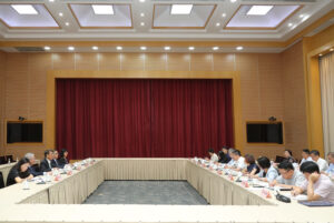 The CUHK delegation meets with representatives of the Yangpu District Government in Shanghai.