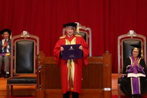 Professor Gene D. Block is awarded the degree of Doctor of Laws, honoris causa.