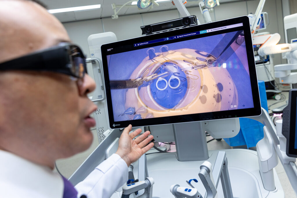 The novel system features an open console system that allows the observation of a 3-D intraoperative view by other personnel which benefits training and demonstration in theatre.