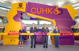 The exhibition’s grand opening ceremony is officiated by Secretary for Culture, Sports and Tourism of the HKSAR government Mr Kevin Yeung Yun-hung (2nd left), CUHK’s Vice-Chancellor and President Professor Rocky S. Tuan (2nd right), Chairperson of CUHK 60th Anniversary Celebration Steering Committee Ms Lina Yan Hau-yee (1st right), and Mrs Gwen Kao (1st left).