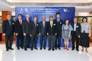 Dr Victor Dzau (5th from left) and Professor Vincent Chung (2nd from left) take a group photo with Professor Rocky S. Tuan, Vice-Chancellor and President of CUHK (5th from right);  Professor Roger Chung (4th from right), Co-Director of the Centre for Bioethics and Inaugural NAM Fellow from CUHK; Dr Ann Lau (3rd from right), Co-Director of the Centre for Bioethics; and other guests.