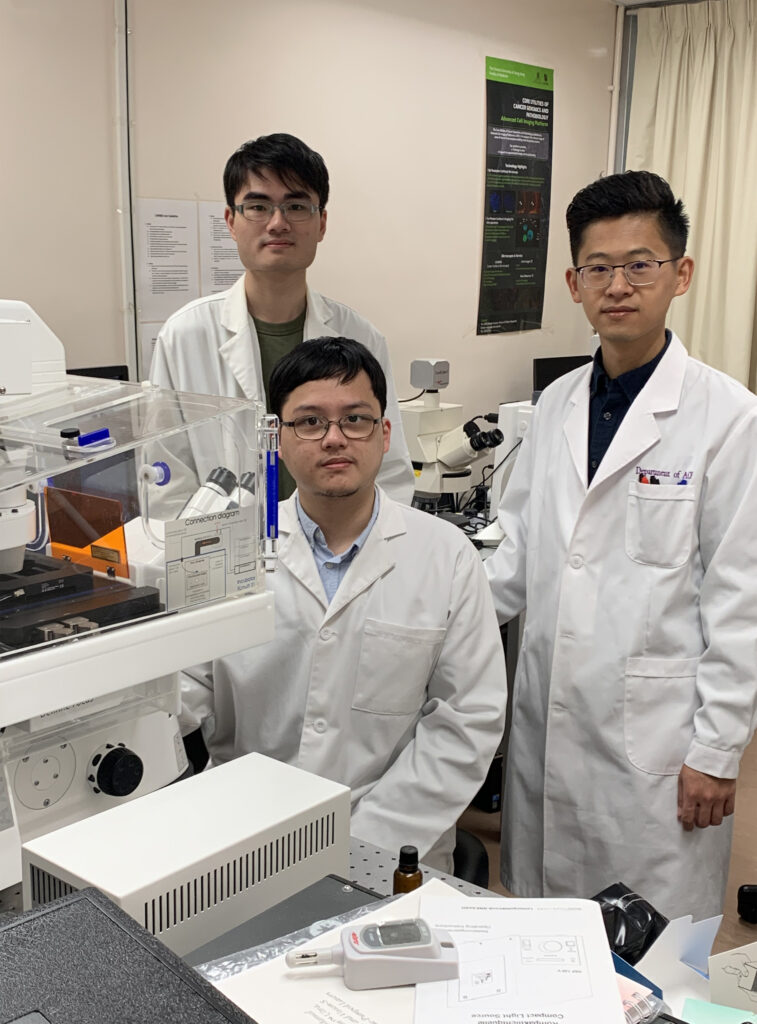 CU Medicine has developed a unified molecular classification of cancer-associated fibroblasts (CAFs) on a pan-cancer scale, a breakthrough that promises to enhance the understanding of cancer progression and treatment. <br />
<br />
In the photo are Brian Chan (left) and Wilson Mui (centre), both year 5 students in the Global Physician-Leadership (GPS) stream, and postdoctoral fellow Dr Chen Bonan (right). They administered this study under the supervision of professors from the Department of Anatomical and Cellular Pathology.