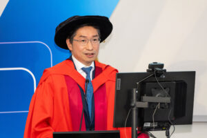 Professor Philip Chiu says it is of his greatest honour to be endowed as Shun Hing Education and Charity Fund Professor of Robotic Surgery. At the inaugural lecture, he shares his life journey, from the training and inspiration received from Chinese art to his mastery of surgery, robotics and translational research, and expresses gratitude to his mentors, including Professor Arthur Li, Professor Sydney Chung, Professor Joseph Sung and Professor James Lau.