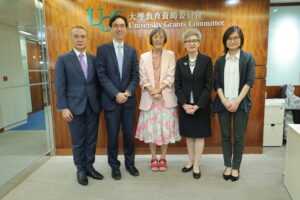 （由左至右） 吳志輝教授、馬青雲教授、胡令芳教授、陳重娥教授及雷頌恩教授。