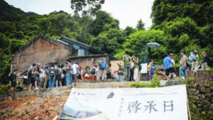 The event attracted more than 180 participants, including local villagers and their representatives, volunteers, Wu Zhi Qiao staff, CUHK teachers and students, and members of the general public.