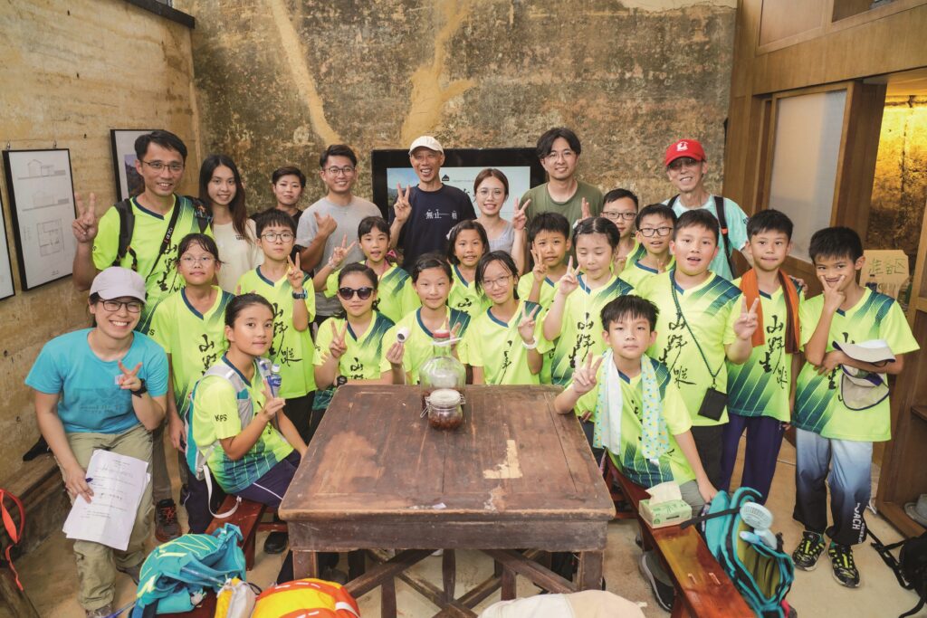 Three workshops were held at the restored Old House on the opening day, including the Wu Zhi Qiao Youth Leadership Group’s hands-on activities.