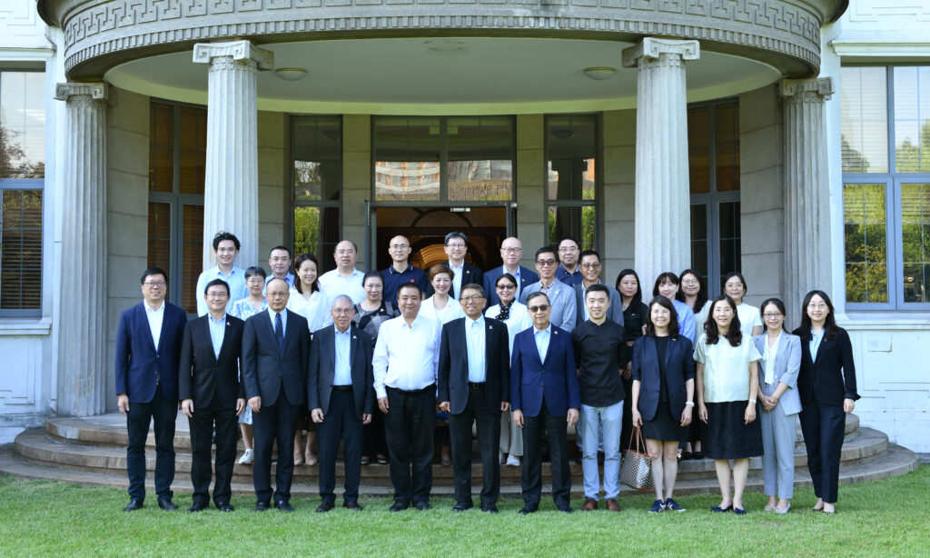 The CUHK delegation visits Fudan University