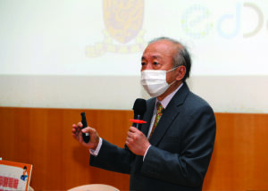 Professor Hau Kit-tai, Professor at CUHK’s Department of Educational Psychology, highlights the survey findings of pupils’ eyesight during the pandemic conducted by the CUHK EdDataX Research Centre.