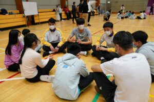 CUHK volleyball team engaged the mentees in group sharing session and games.