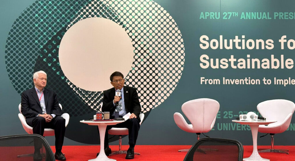 Professor Rocky S. Tuan (right) reiterates the importance of working collectively through APRU to address the Sustainable Development Goals at the APRU Annual Presidents' Meeting in June 2023.