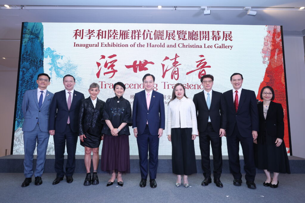 Guests at the launch of “Transcending Transience: Art and Culture of Late-Ming Jiangnan”, the inaugural exhibition in the Harold and Christina Lee Gallery, during the inauguration of the Lo Kwee Seong Pavilion